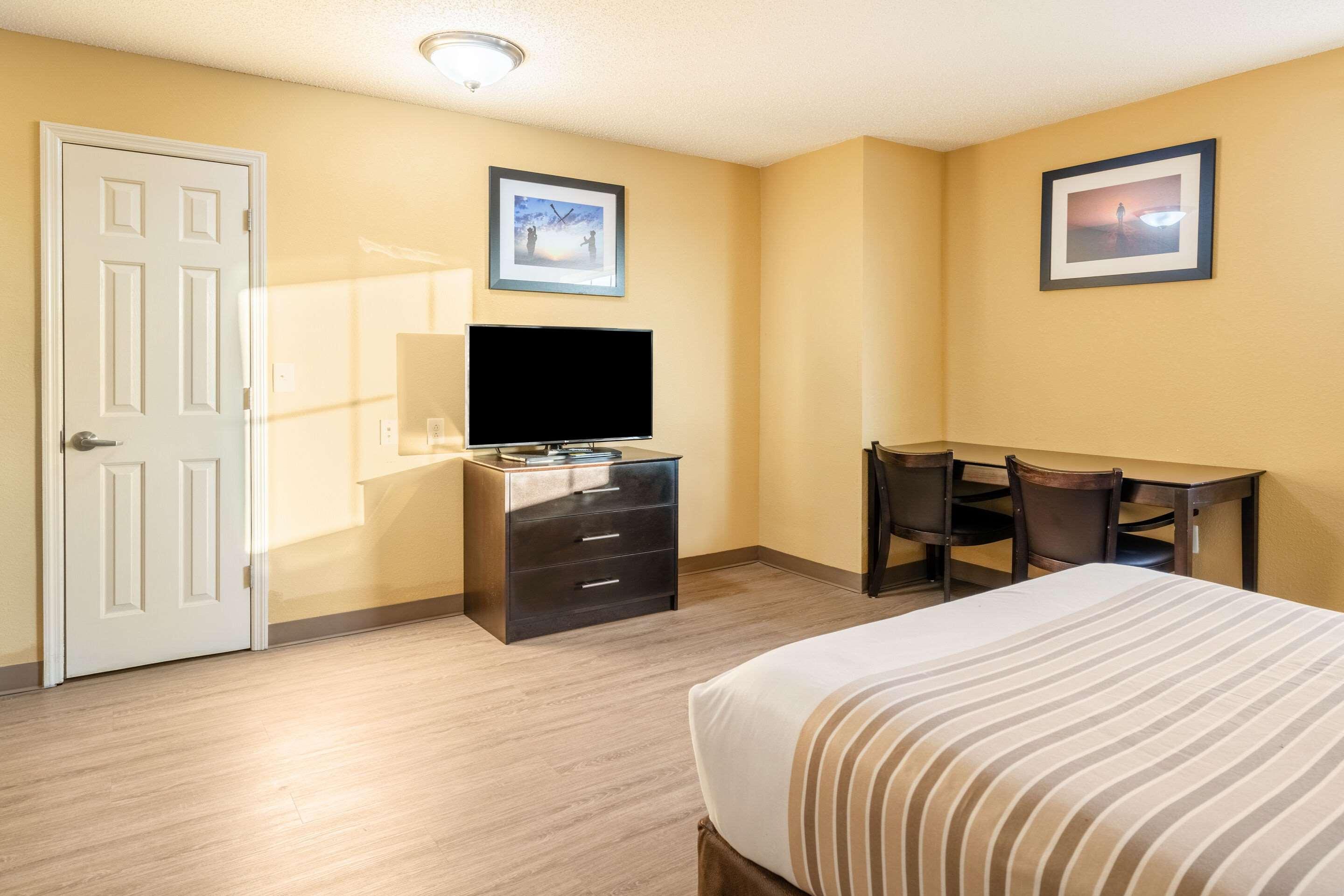 Hotel Suburban Near Camp Lejeune 2*