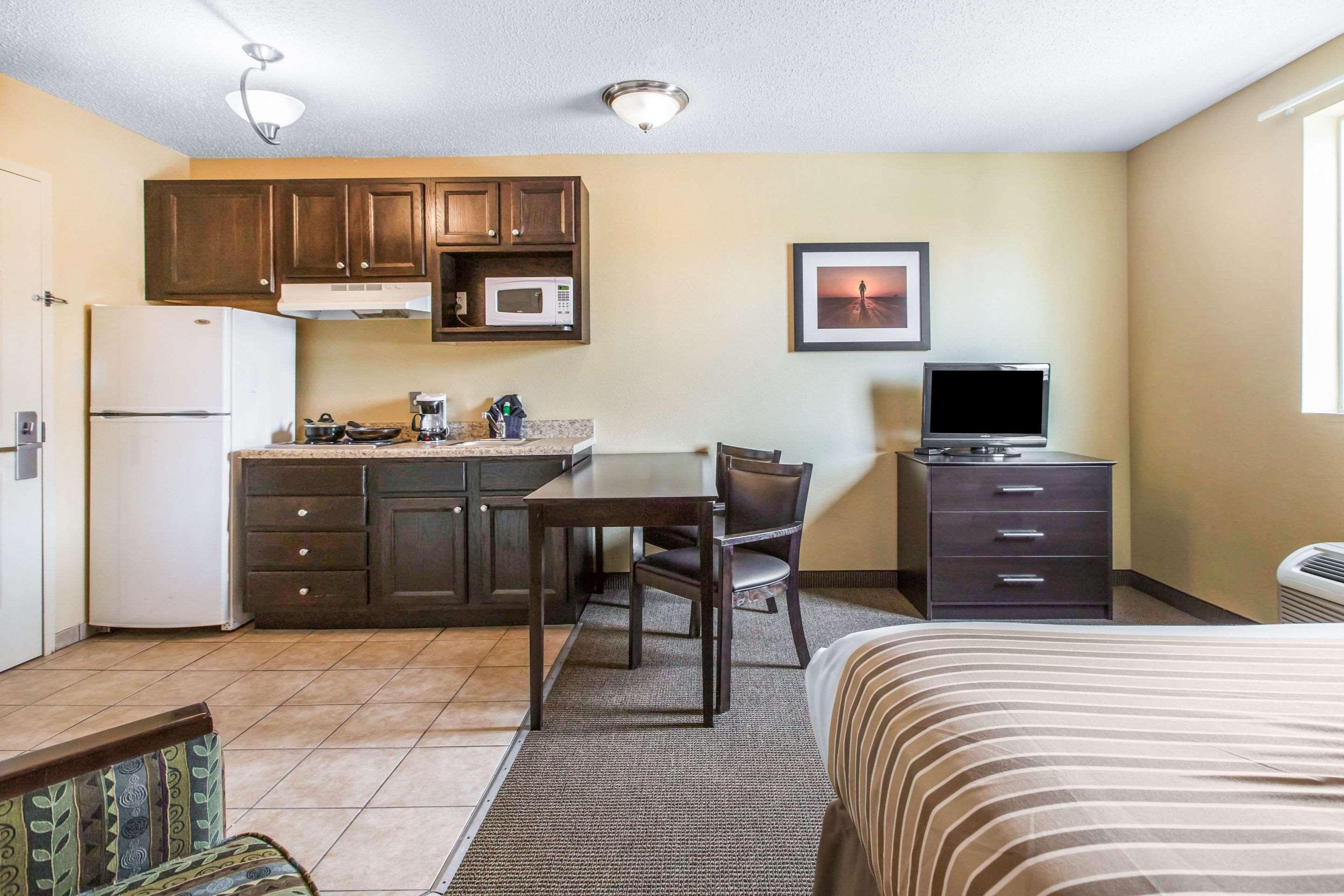 Hotel Suburban Near Camp Lejeune