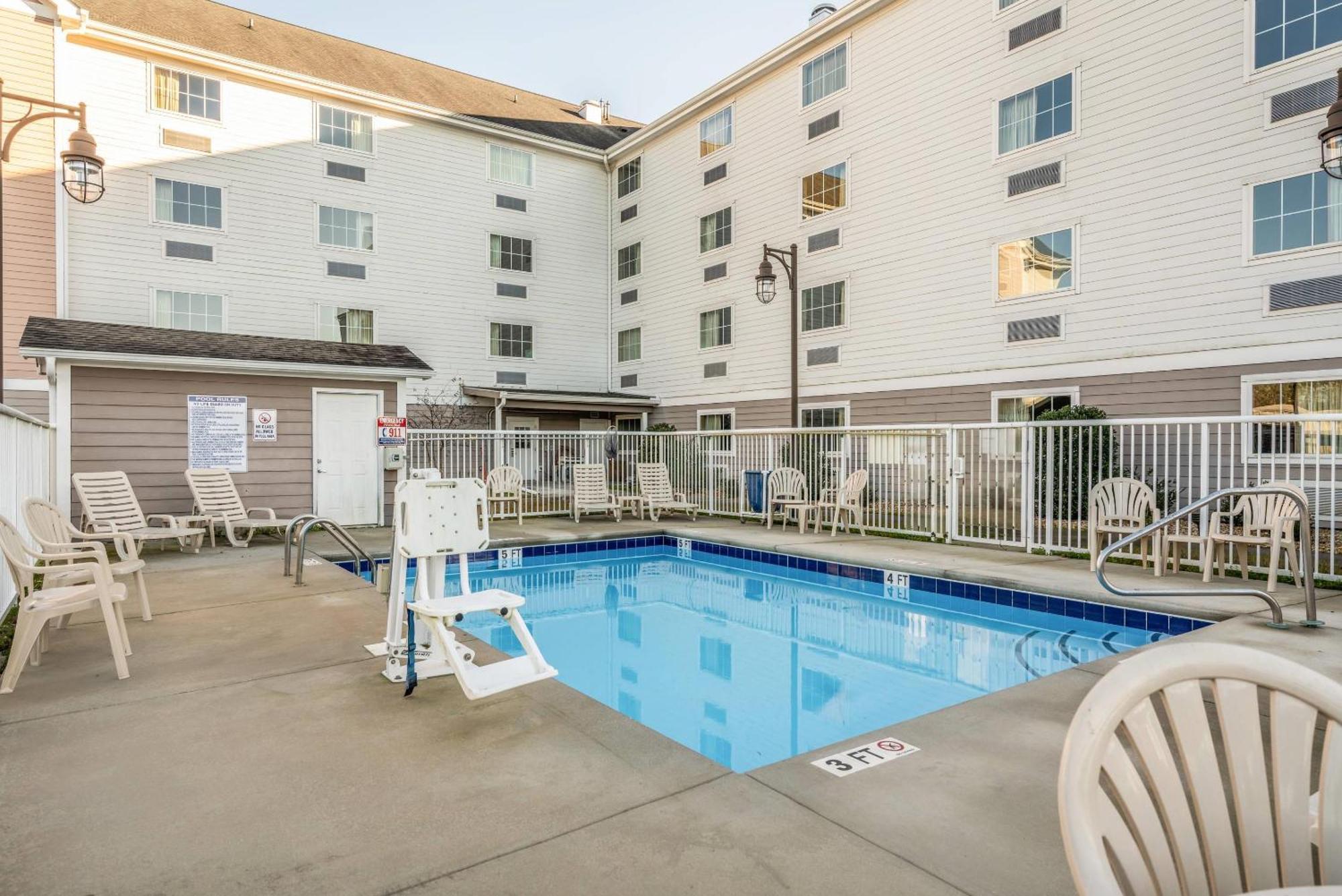 Hotel Suburban Near Camp Lejeune